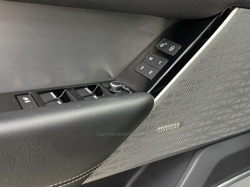 LAND ROVER RANGE ROVER VELAR 3.0 V6 P380 R-DYNAMIC SE 2018/2018 FOCAR VEÍCULOS CAXIAS DO SUL / Carros no Vale