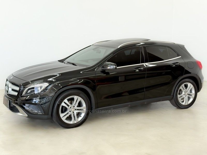 MERCEDES-BENZ GLA 200 1.6 CGI VISION 16V TURBO 2014/2015 FOCAR VEÍCULOS CAXIAS DO SUL / Carros no Vale