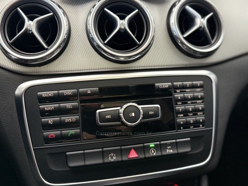MERCEDES-BENZ GLA 200 1.6 CGI VISION 16V TURBO 2014/2015 FOCAR VEÍCULOS CAXIAS DO SUL / Carros no Vale
