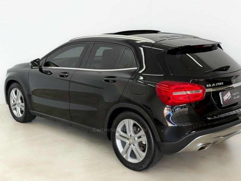 MERCEDES-BENZ GLA 200 1.6 CGI VISION 16V TURBO 2014/2015 FOCAR VEÍCULOS CAXIAS DO SUL / Carros no Vale