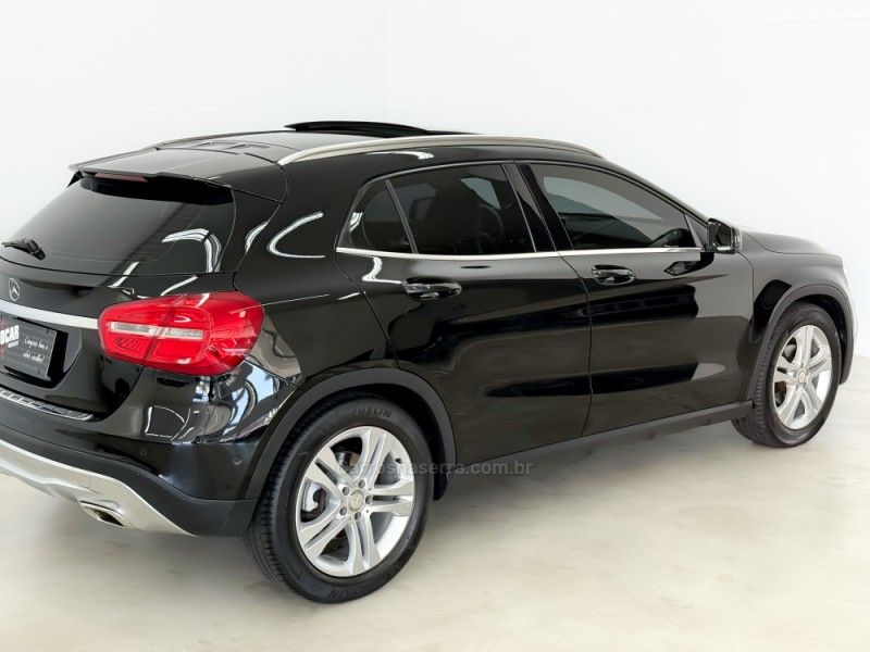 MERCEDES-BENZ GLA 200 1.6 CGI VISION 16V TURBO 2014/2015 FOCAR VEÍCULOS CAXIAS DO SUL / Carros no Vale
