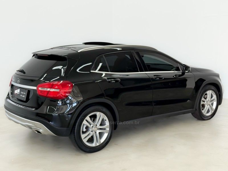 MERCEDES-BENZ GLA 200 1.6 CGI VISION 16V TURBO 2014/2015 FOCAR VEÍCULOS CAXIAS DO SUL / Carros no Vale