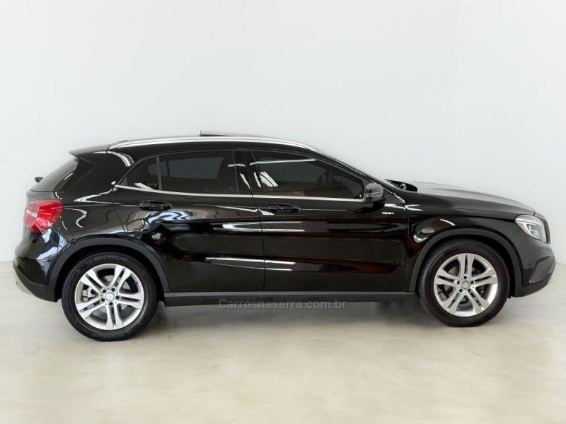 MERCEDES-BENZ GLA 200 1.6 CGI VISION 16V TURBO 2014/2015 FOCAR VEÍCULOS CAXIAS DO SUL / Carros no Vale