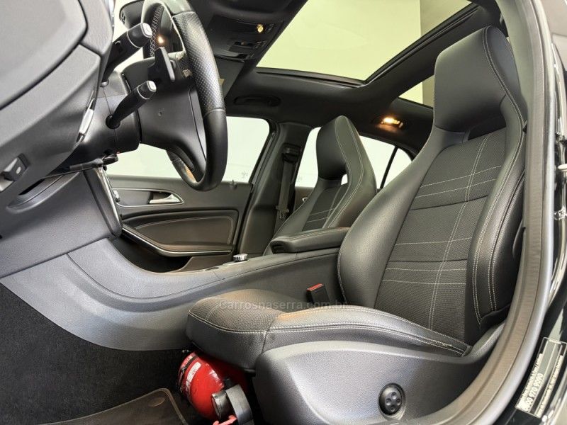 MERCEDES-BENZ GLA 200 1.6 CGI VISION 16V TURBO 2014/2015 FOCAR VEÍCULOS CAXIAS DO SUL / Carros no Vale