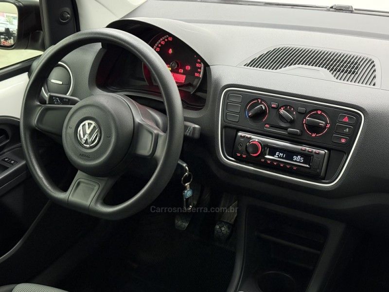 VOLKSWAGEN UP 1.0 MPI TAKE UP 12V 2016/2016 FOCAR VEÍCULOS CAXIAS DO SUL / Carros no Vale