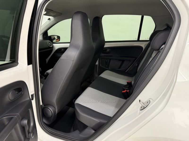 VOLKSWAGEN UP 1.0 MPI TAKE UP 12V 2016/2016 FOCAR VEÍCULOS CAXIAS DO SUL / Carros no Vale