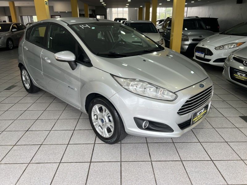 FORD FIESTA 1.6 SE HATCH 16V 2014/2014 PRIME MULTIMARCAS CAXIAS DO SUL / Carros no Vale