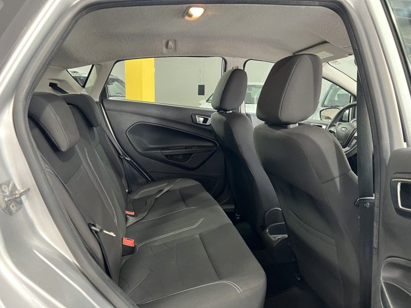 FORD FIESTA 1.6 SE HATCH 16V 2014/2014 PRIME MULTIMARCAS CAXIAS DO SUL / Carros no Vale