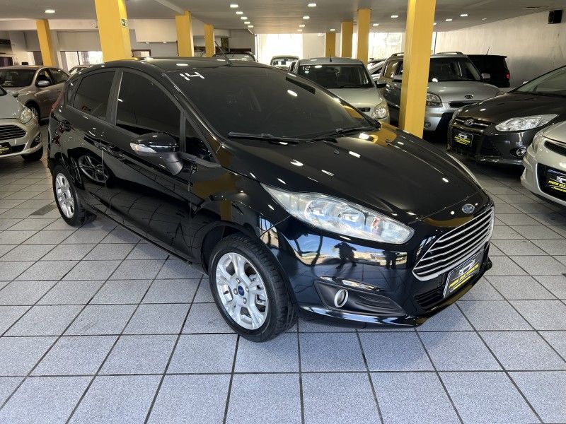 FORD FIESTA 1.6 SE HATCH 16V 2013/2014 PRIME MULTIMARCAS CAXIAS DO SUL / Carros no Vale