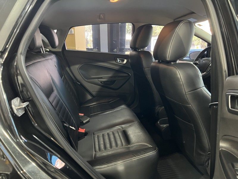 FORD FIESTA 1.6 SE HATCH 16V 2013/2014 PRIME MULTIMARCAS CAXIAS DO SUL / Carros no Vale
