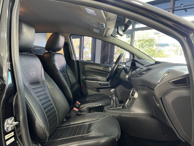 FORD FIESTA 1.6 SE HATCH 16V 2013/2014 PRIME MULTIMARCAS CAXIAS DO SUL / Carros no Vale