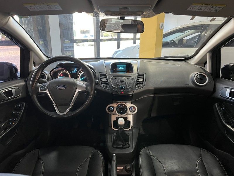 FORD FIESTA 1.6 SE HATCH 16V 2013/2014 PRIME MULTIMARCAS CAXIAS DO SUL / Carros no Vale