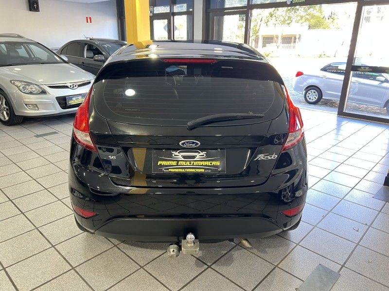 FORD FIESTA 1.6 SE HATCH 16V 2013/2014 PRIME MULTIMARCAS CAXIAS DO SUL / Carros no Vale