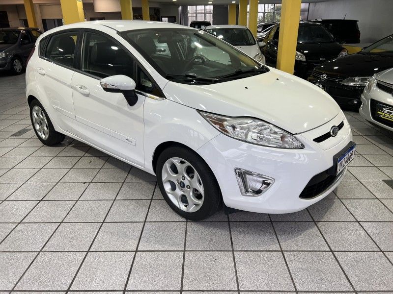 FORD FIESTA 1.6 SEL HATCH 16V 2013/2013 PRIME MULTIMARCAS CAXIAS DO SUL / Carros no Vale