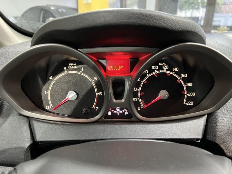 FORD FIESTA 1.6 SEL HATCH 16V 2013/2013 PRIME MULTIMARCAS CAXIAS DO SUL / Carros no Vale