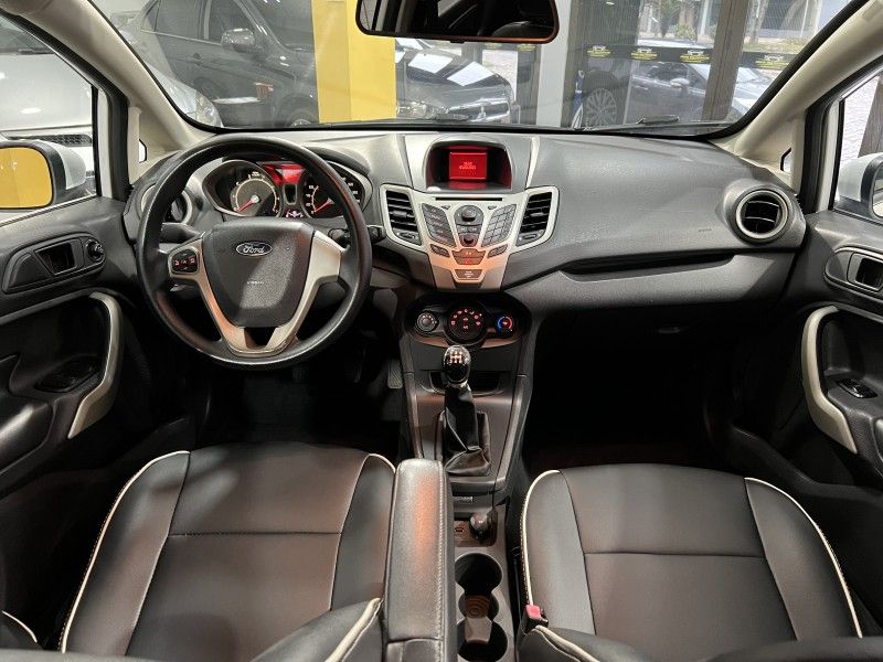 FORD FIESTA 1.6 SEL HATCH 16V 2013/2013 PRIME MULTIMARCAS CAXIAS DO SUL / Carros no Vale