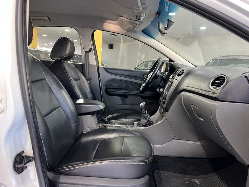FORD FOCUS 1.6 GLX 8V 2012/2013 PRIME MULTIMARCAS CAXIAS DO SUL / Carros no Vale