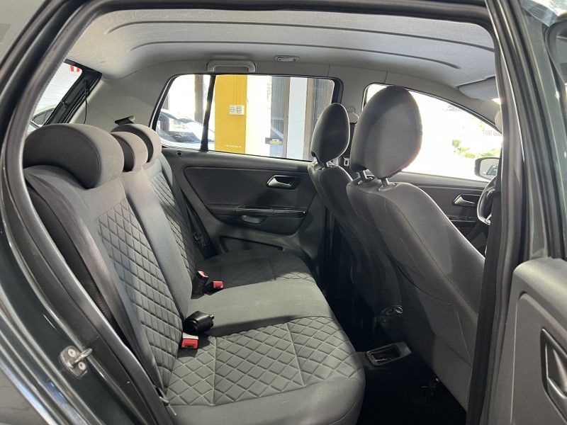 VOLKSWAGEN FOX 1.6 MI HIGHLINE 8V AUTOMATIZADO 2015/2015 PRIME MULTIMARCAS CAXIAS DO SUL / Carros no Vale