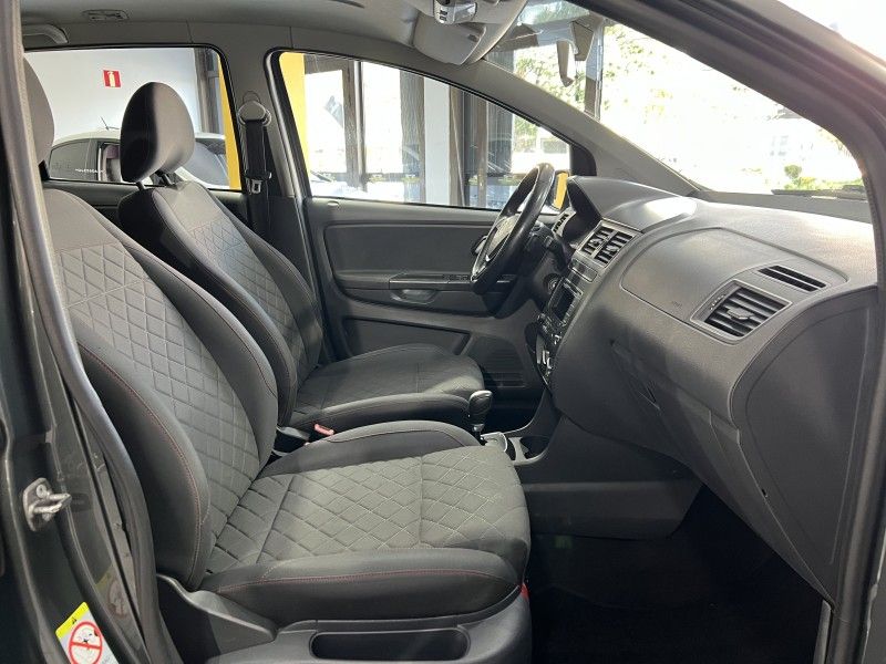 VOLKSWAGEN FOX 1.6 MI HIGHLINE 8V AUTOMATIZADO 2015/2015 PRIME MULTIMARCAS CAXIAS DO SUL / Carros no Vale