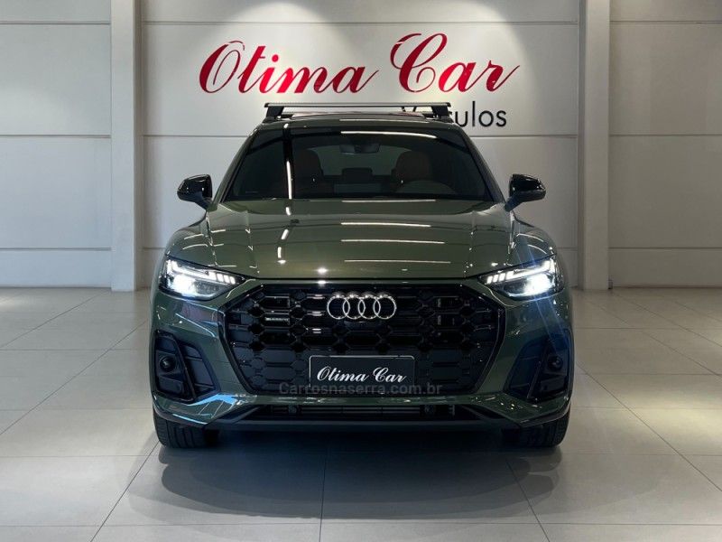 AUDI Q5 2.0 TFSI PERFORMANCE BLACK QUATTRO HÍBRIDO 2023/2024 ÓTIMA CAR FLORES DA CUNHA / Carros no Vale