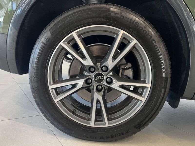 AUDI Q5 2.0 TFSI PERFORMANCE BLACK QUATTRO HÍBRIDO 2023/2024 ÓTIMA CAR FLORES DA CUNHA / Carros no Vale