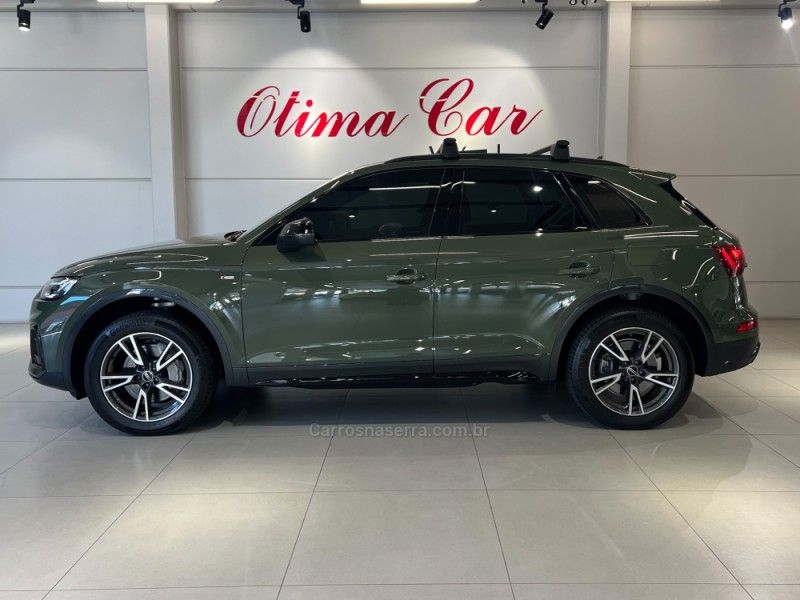 AUDI Q5 2.0 TFSI PERFORMANCE BLACK QUATTRO HÍBRIDO 2023/2024 ÓTIMA CAR FLORES DA CUNHA / Carros no Vale