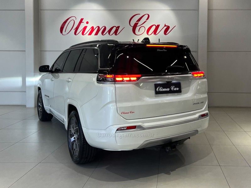 JEEP COMMANDER 1.3 OVERLAND T270 16V 4X2 TURBO 2022/2023 ÓTIMA CAR FLORES DA CUNHA / Carros no Vale