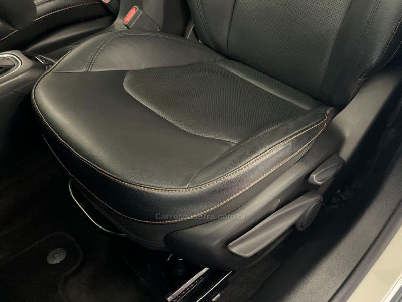 JEEP COMPASS 2.0 16V LONGITUDE 2018/2018 ÓTIMA CAR FLORES DA CUNHA / Carros no Vale