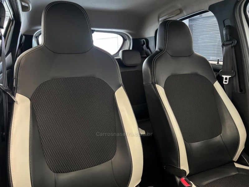 RENAULT KWID 1.0 12V SCE INTENSE 2017/2018 ÓTIMA CAR FLORES DA CUNHA / Carros no Vale