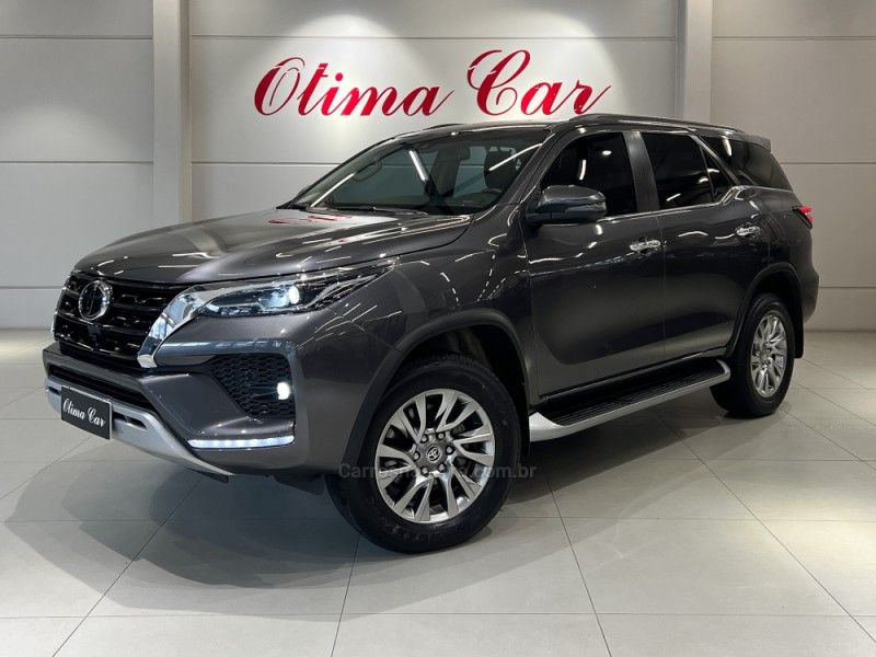TOYOTA HILUX SW4 2.8 SRX 4X4 7 LUGARES 16V TURBO INTERCOOLER 2021/2021 ÓTIMA CAR FLORES DA CUNHA / Carros no Vale
