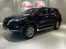 TOYOTA HILUX SW4 2.8 SRX 4X4 7 LUGARES 16V TURBO INTERCOOLER 2023/2024 ÓTIMA CAR FLORES DA CUNHA / Carros no Vale