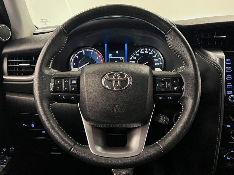 TOYOTA HILUX SW4 2.8 SRX 4X4 7 LUGARES 16V TURBO INTERCOOLER 2021/2021 ÓTIMA CAR FLORES DA CUNHA / Carros no Vale