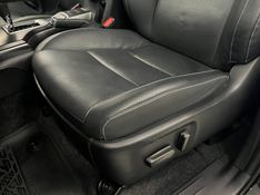 TOYOTA HILUX SW4 2.8 SRX 4X4 7 LUGARES 16V TURBO INTERCOOLER 2023/2024 ÓTIMA CAR FLORES DA CUNHA / Carros no Vale