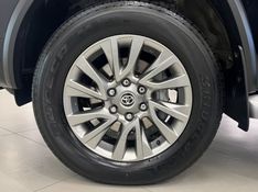 TOYOTA HILUX SW4 2.8 SRX 4X4 7 LUGARES 16V TURBO INTERCOOLER 2023/2024 ÓTIMA CAR FLORES DA CUNHA / Carros no Vale