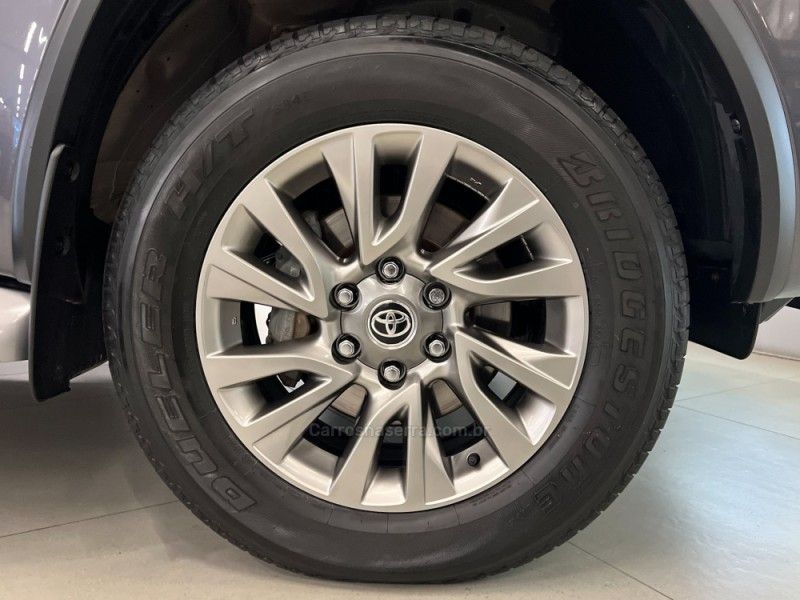 TOYOTA HILUX SW4 2.8 SRX 4X4 7 LUGARES 16V TURBO INTERCOOLER 2021/2021 ÓTIMA CAR FLORES DA CUNHA / Carros no Vale