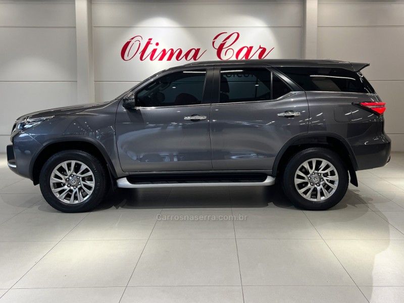 TOYOTA HILUX SW4 2.8 SRX 4X4 7 LUGARES 16V TURBO INTERCOOLER 2021/2021 ÓTIMA CAR FLORES DA CUNHA / Carros no Vale