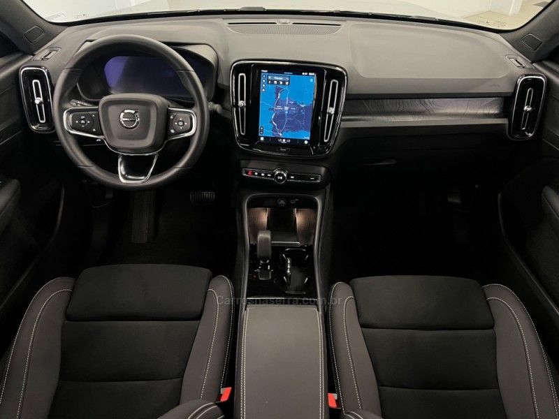 VOLVO EC40 PLUS P6 ELÉTRICO 2025/2026 ÓTIMA CAR FLORES DA CUNHA / Carros no Vale