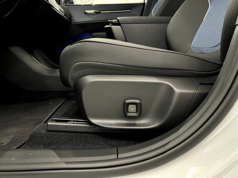 VOLVO EX30 ULTRA EXTENDED RANGE 2024/2025 ÓTIMA CAR FLORES DA CUNHA / Carros no Vale
