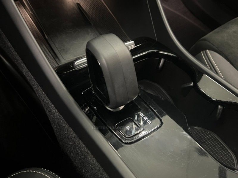 VOLVO XC 40 P6 RECHARGE ELECTRIC PLUS 2023/2024 ÓTIMA CAR FLORES DA CUNHA / Carros no Vale