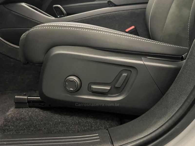 VOLVO XC 40 P6 RECHARGE ELECTRIC PLUS 2023/2024 ÓTIMA CAR FLORES DA CUNHA / Carros no Vale