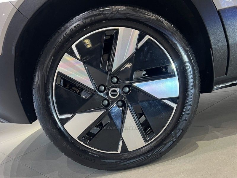 VOLVO XC 40 P6 RECHARGE ELECTRIC PLUS 2023/2024 ÓTIMA CAR FLORES DA CUNHA / Carros no Vale