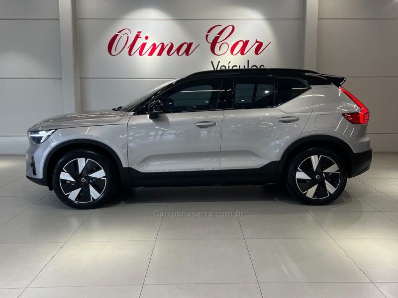 VOLVO XC 40 P6 RECHARGE ELECTRIC PLUS 2023/2024 ÓTIMA CAR FLORES DA CUNHA / Carros no Vale
