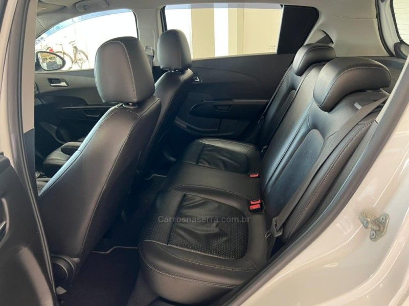 CHEVROLET SONIC 1.6 LTZ 16V 2013/2014 CIMIRRO AUTOMÓVEIS TAQUARA / Carros no Vale