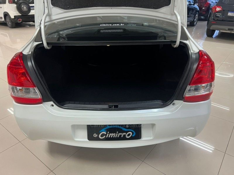 TOYOTA ETIOS 1.5 XLS SEDAN 16V 2016/2017 CIMIRRO AUTOMÓVEIS TAQUARA / Carros no Vale