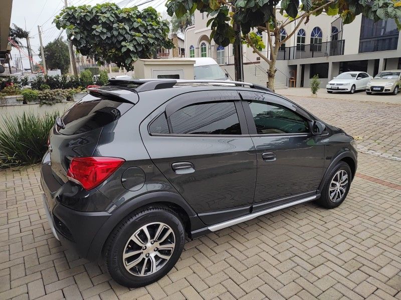 CHEVROLET ONIX 1.4 MPFI ACTIV 8V 2018/2018 AWD MULTIMARCAS LAJEADO / Carros no Vale