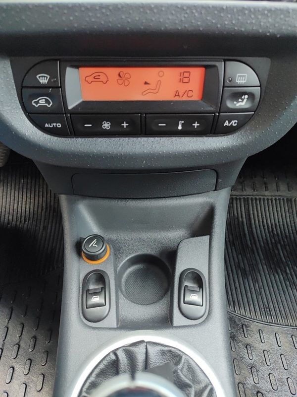 CITROËN C3 1.4 I EXCLUSIVE 8V 2012/2012 AWD MULTIMARCAS LAJEADO / Carros no Vale