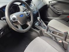 FORD FOCUS 1.6 SE HATCH 16V 2014/2014 AWD MULTIMARCAS LAJEADO / Carros no Vale