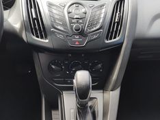 FORD FOCUS 1.6 SE HATCH 16V 2014/2014 AWD MULTIMARCAS LAJEADO / Carros no Vale