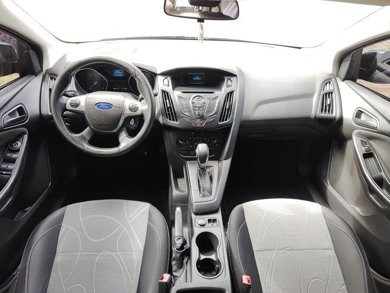 FORD FOCUS 1.6 SE HATCH 16V 2014/2014 AWD MULTIMARCAS LAJEADO / Carros no Vale