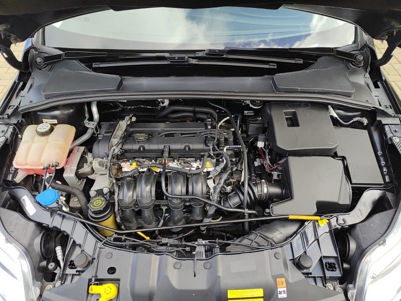 FORD FOCUS 1.6 SE HATCH 16V 2014/2014 AWD MULTIMARCAS LAJEADO / Carros no Vale